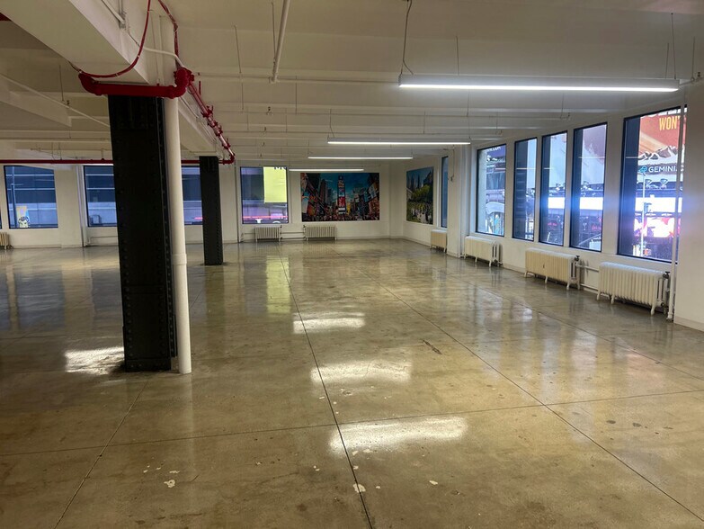 More Photos Of 9 Times Sq, New York Office For Lease