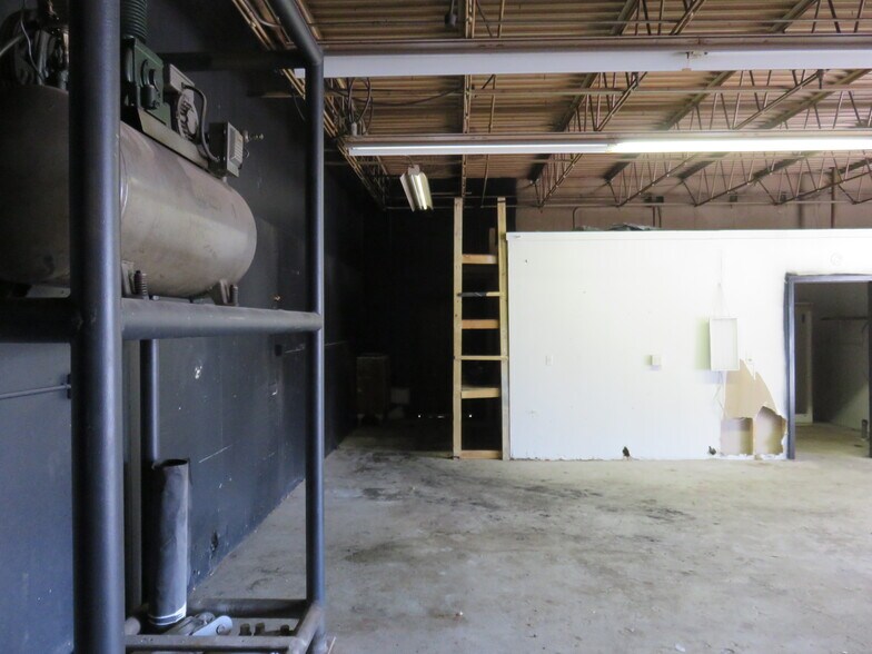 More Photos Of 26545 Drew Ave, Elko New Market Auto Repair For Lease
