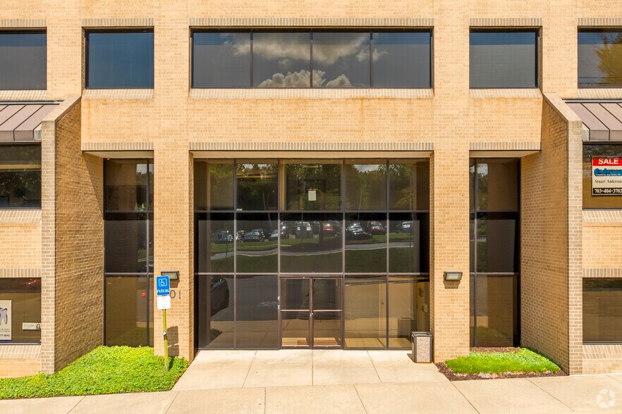 More Photos Of 901 Russell Ave, Gaithersburg Medical For Sale