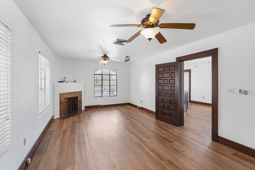 More Photos Of 537 10th St W, Bradenton Office For Lease