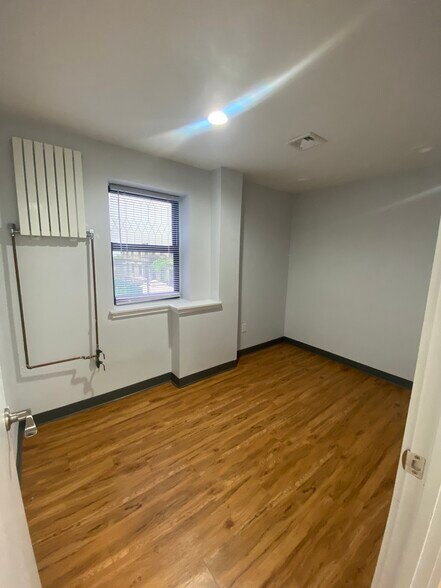 More Photos Of 180 W 80th St, New York Apartments For Lease