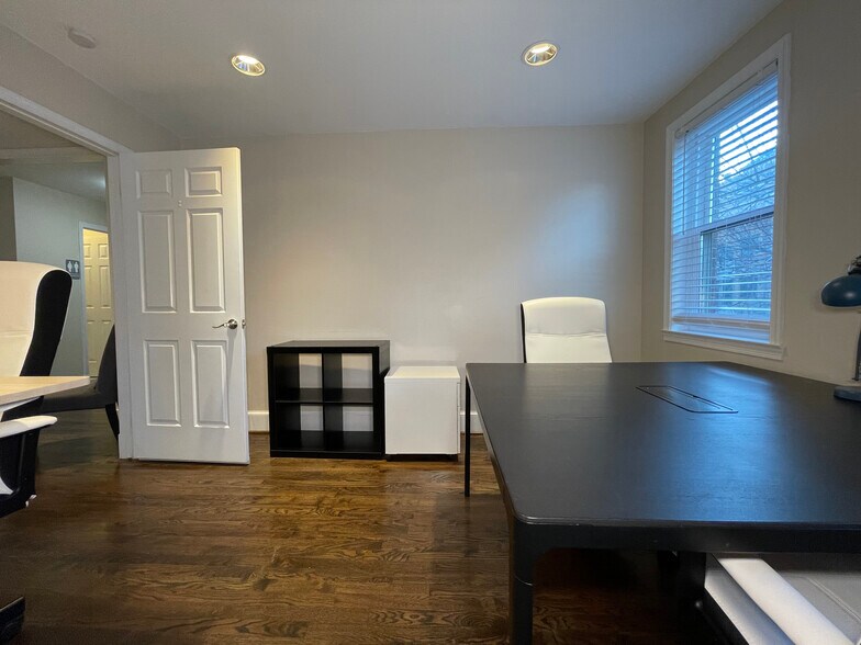 More Photos Of 123 N Henry St, Alexandria Office For Lease