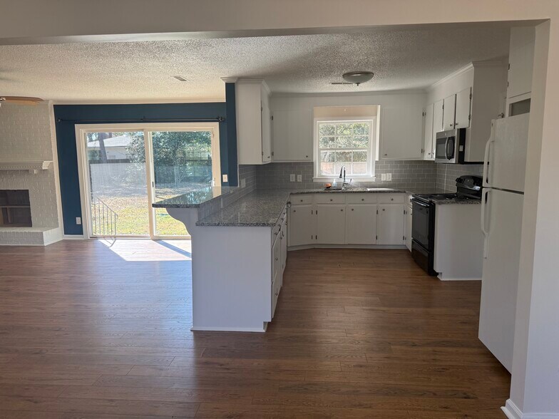 More Photos Of 118 E 7th North St, Summerville Office For Lease