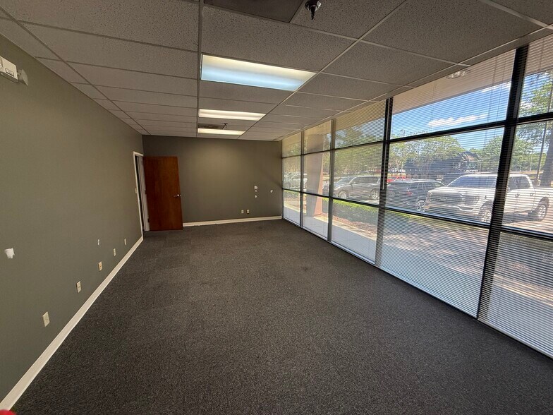 More Photos Of 1600 Century Center Pky, Memphis Warehouse For Lease