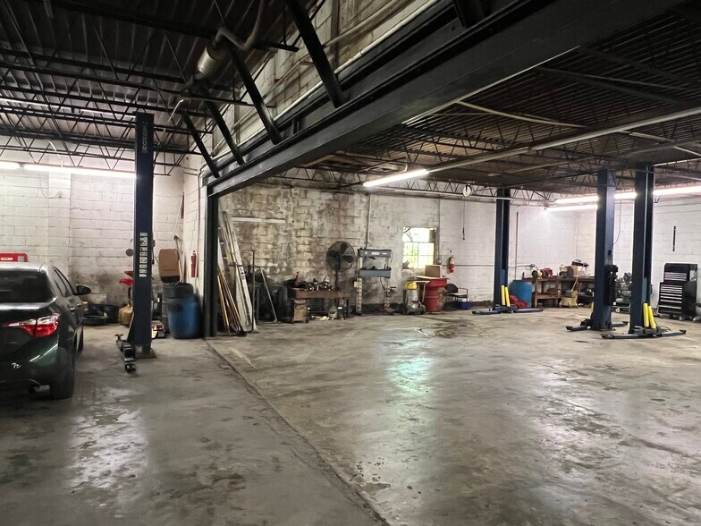 More Photos Of 1618 Dekalb Ave, Atlanta Auto Repair For Sale