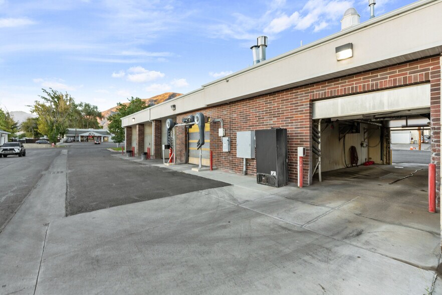 More Photos Of 125 W Center St, Pleasant Grove Specialty For Sale