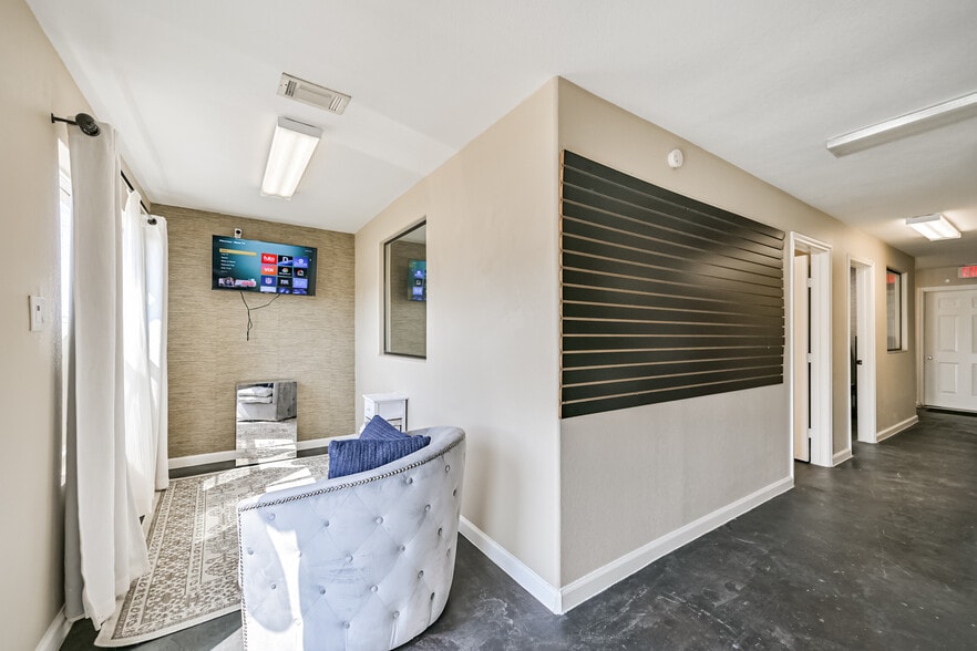 More Photos Of 2466 W Highway 6, Alvin Office Residential For Sale