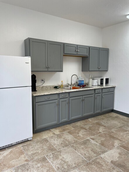 More Photos Of 10901 NE 23rd St, Oklahoma City Storefront Retail Office For Lease