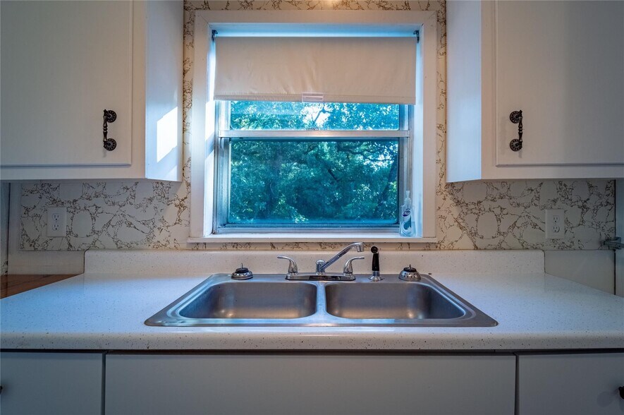 More Photos Of 1213 Lakeland Loop, Hilltop Lakes Specialty For Sale