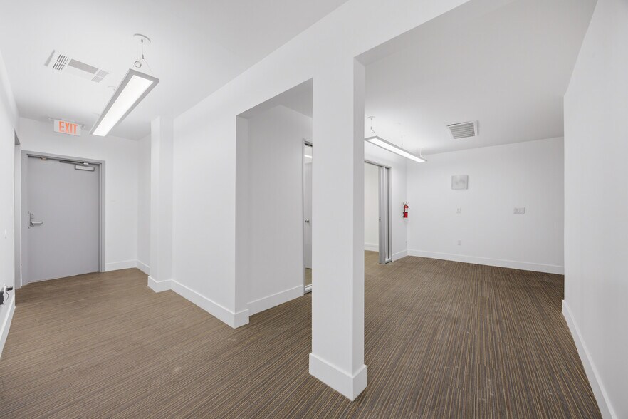 More Photos Of 12532 Ventura Blvd, Studio City Medical For Lease