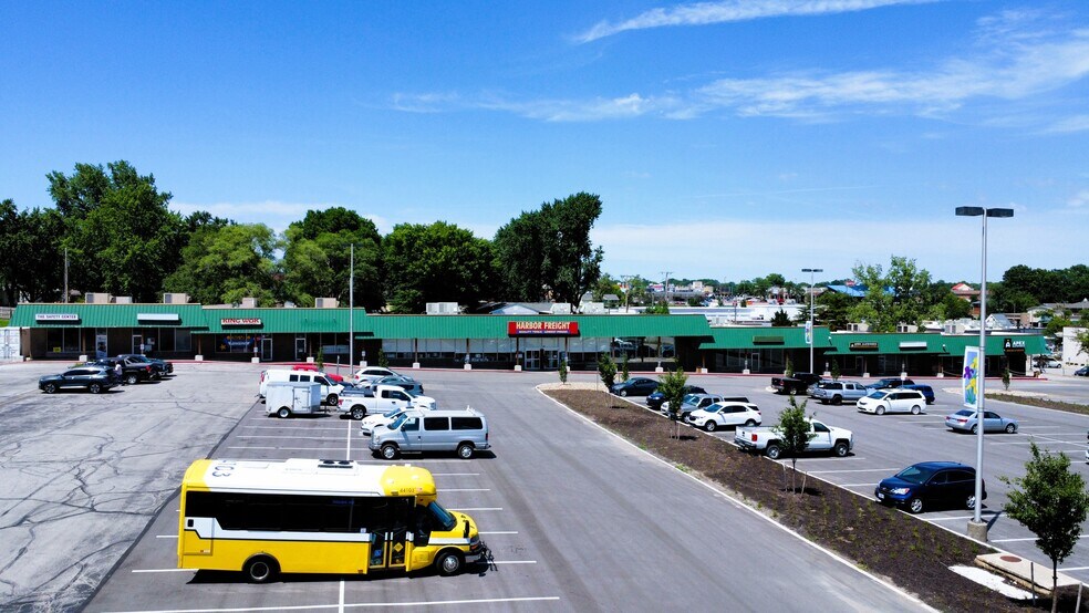 More Photos Of 4420-4484 S Noland Rd, Independence Unknown For Lease