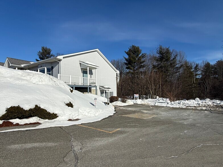 More Photos Of 694 Main St, Holden Office For Lease