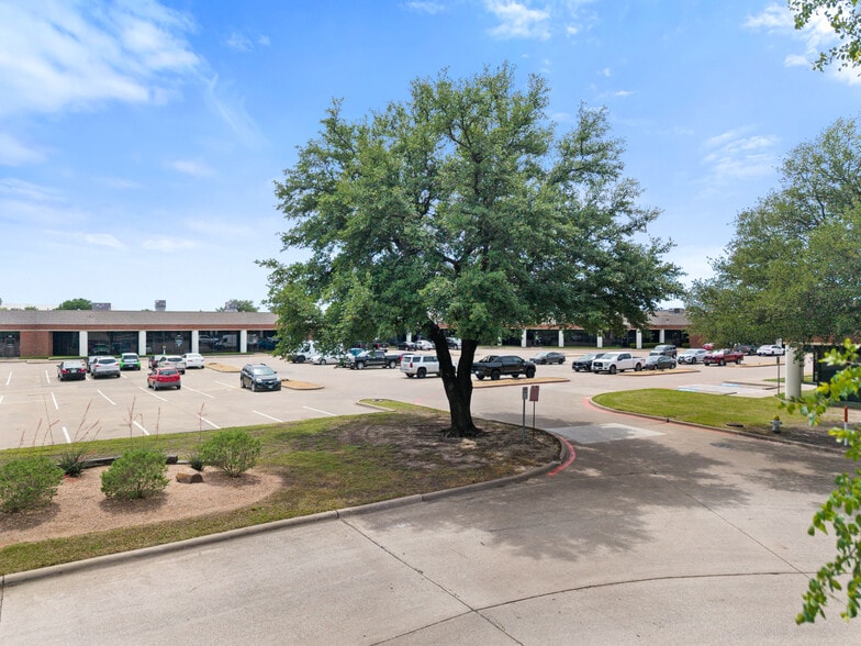 More Photos Of 11601 Plano Rd, Dallas Unknown For Lease