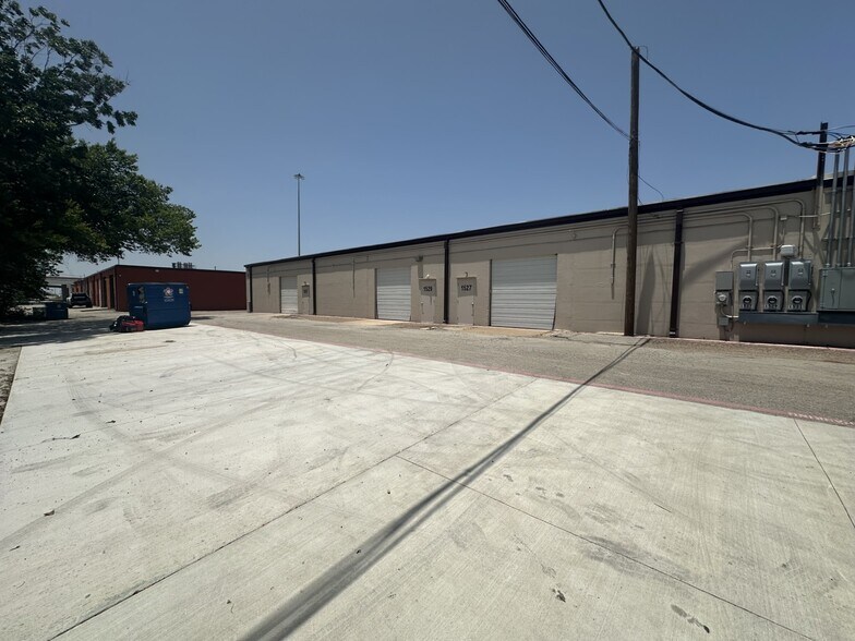 More Photos Of 1509-1521 Central Park Dr, Hurst Unknown For Lease