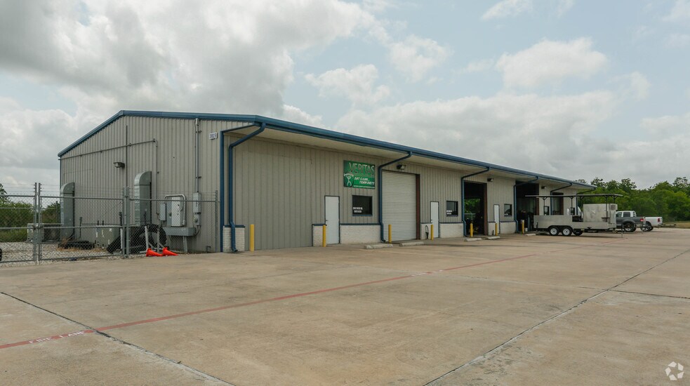 More Photos Of 3902 Reese Rd, Richmond Warehouse For Lease