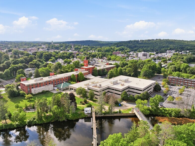 More Photos Of 14 Mechanic St, Southbridge Hotel For Sale