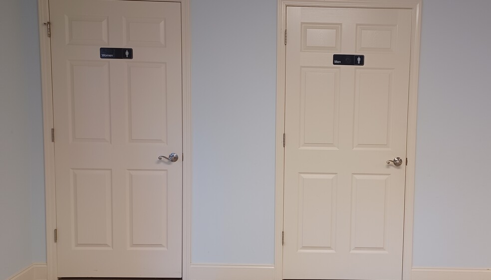More Photos Of 9478 Winding Way Ln, Jonesboro Office For Sale