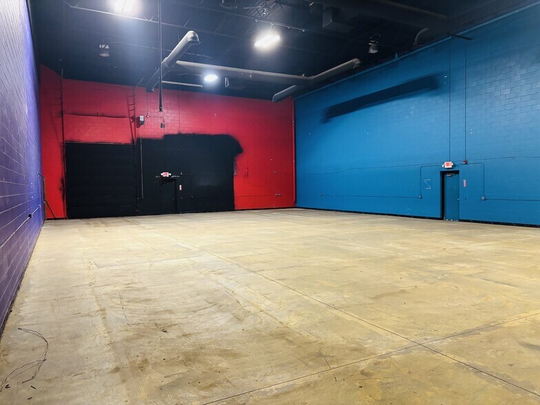 More Photos Of 25710 Northline Rd, Taylor Warehouse For Lease