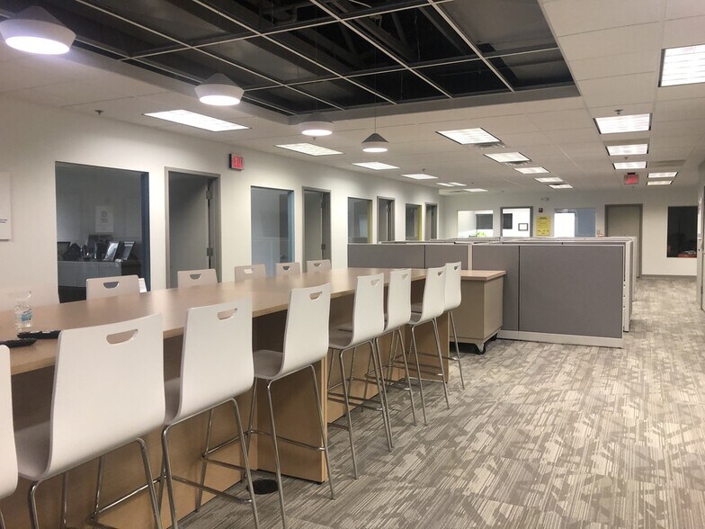 More Photos Of 2637 S 158th Plz, Omaha Office For Lease