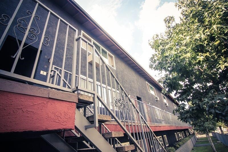 More Photos Of 2202-2208 Michigan Ave, Los Angeles Apartments For Sale