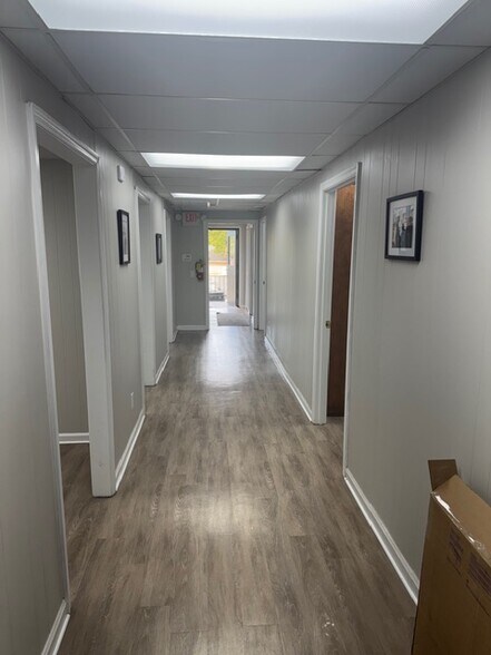More Photos Of 115 W Court House Sq, Cumming Medical For Lease