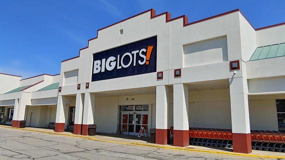 More Photos Of 35101 Euclid Ave, Willoughby Unknown For Lease