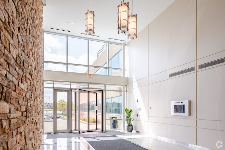 More Photos Of 1751 W Diehl Rd, Naperville Office For Lease