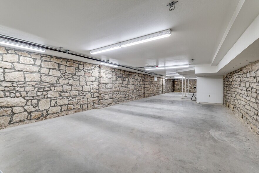 More Photos Of 29 S Chadbourne St, San Angelo Drugstore For Sale