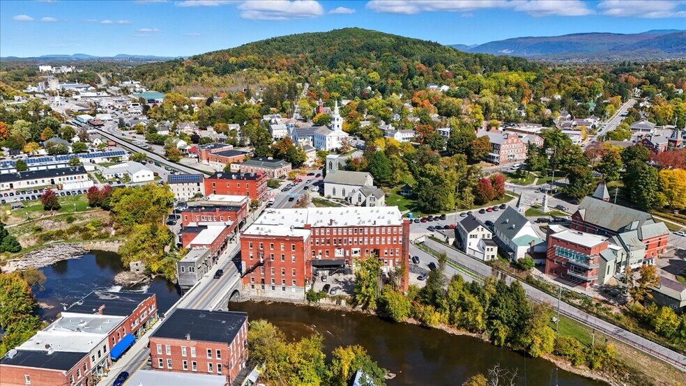 More Photos Of 10 Merchants Row, Middlebury Apartments For Sale