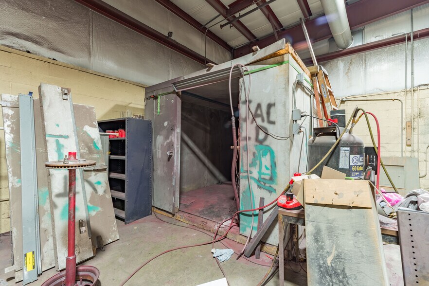 More Photos Of 111 N 12th St, West Columbia General Retail For Sale