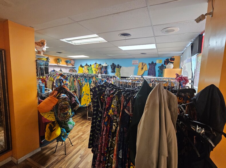 More Photos Of 2001 N 72nd St, Omaha Storefront For Sale