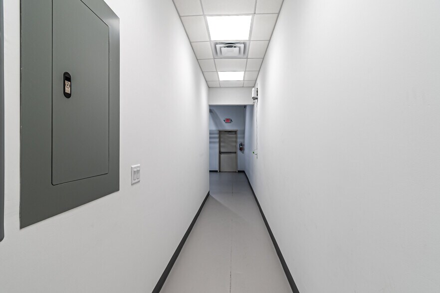 More Photos Of 1210 A St, Waller Medical For Lease