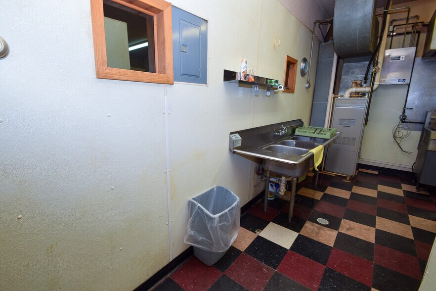 More Photos Of 111 Main St, Roscoe Bar For Sale