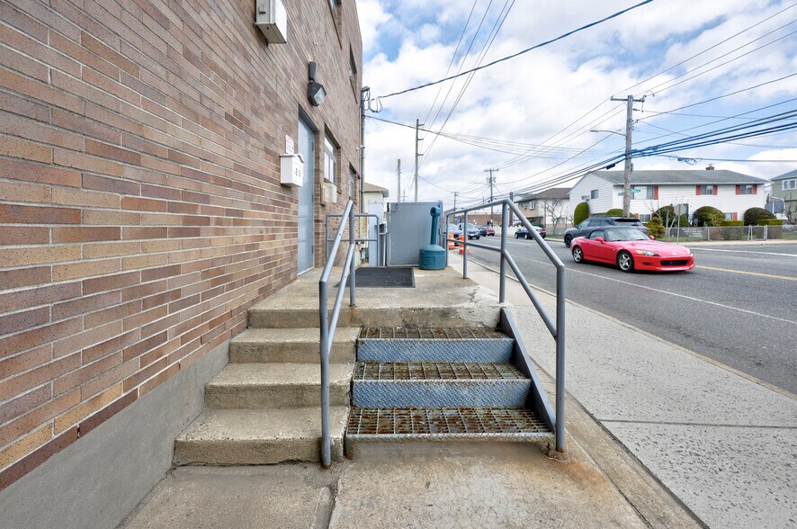 More Photos Of 200 Meacham Ave, Elmont Warehouse For Lease