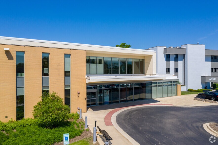More Photos Of 6840 Main St, Downers Grove Medical For Lease