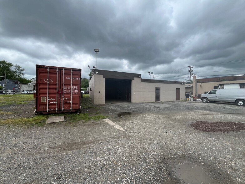 More Photos Of 314 Cortland St, Trenton Warehouse For Lease