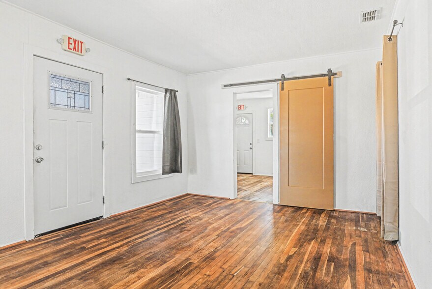 More Photos Of 1201 Cassat Ave, Jacksonville Medical For Sale