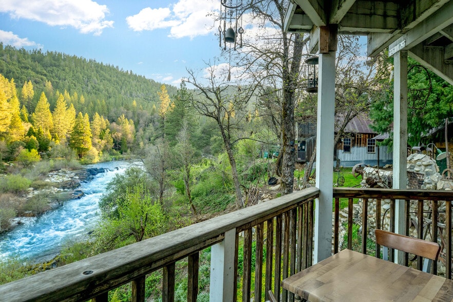 More Photos Of 15432 Washington Rd, Washington Storefront Retail Residential For Sale