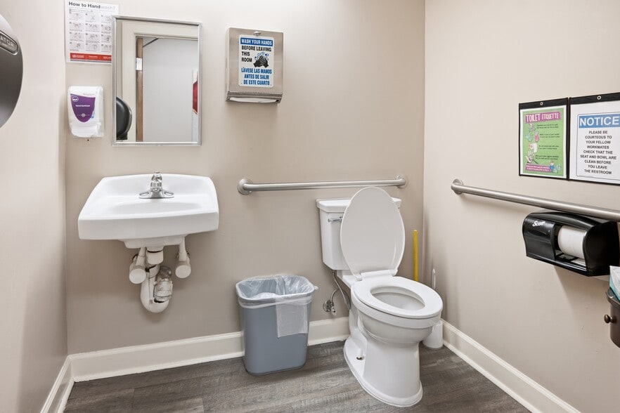 More Photos Of 1729 Lakeland Hills Blvd, Lakeland Medical For Sale