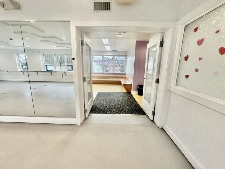 More Photos Of 36 Sherwood Pl, Greenwich Office For Lease