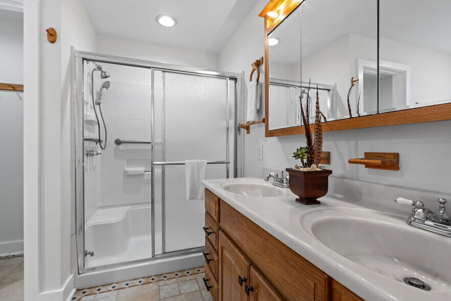 More Photos Of 122 Highlands View Rd, Highlands Specialty For Sale