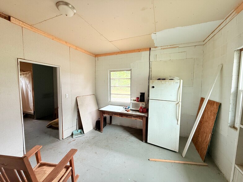 More Photos Of 7154 Richmond Hwy, Tappahannock Light Manufacturing For Sale