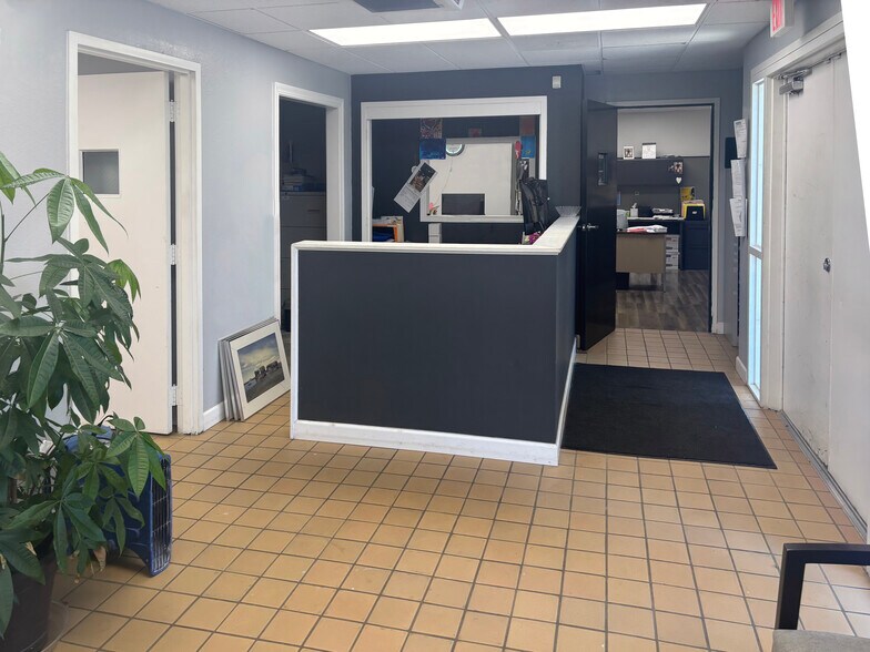 More Photos Of 6068 Baumgartner Industrial Dr, Mehlville Warehouse For Sale