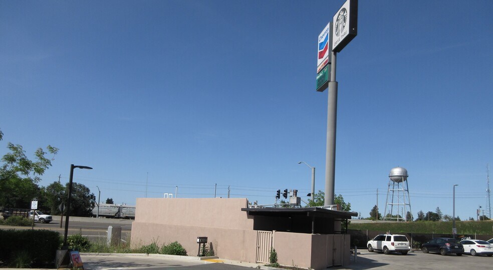 More Photos Of 338 E Main St, Ripon Fast Food For Sale