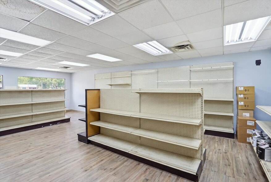 More Photos Of 46 N Scott St, Carbondale Self Storage For Lease