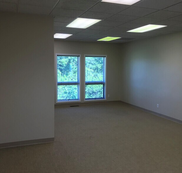 More Photos Of 2250 W 86th St, Indianapolis Office For Lease