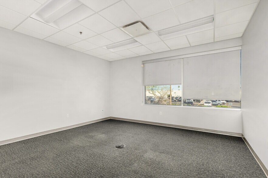 More Photos Of 450 N 54th St, Chandler Distribution For Lease