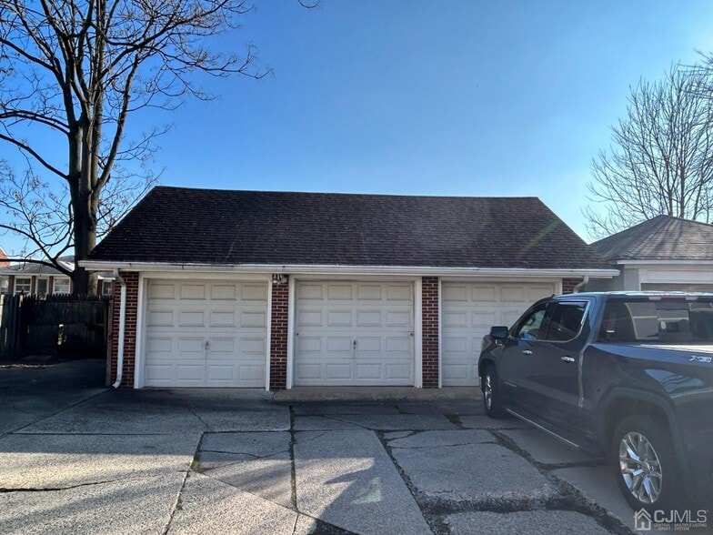 More Photos Of 227 Main St, Woodbridge Office For Lease