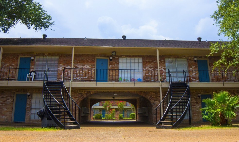 More Photos Of 6909 Renwick Dr, Houston Apartments For Sale