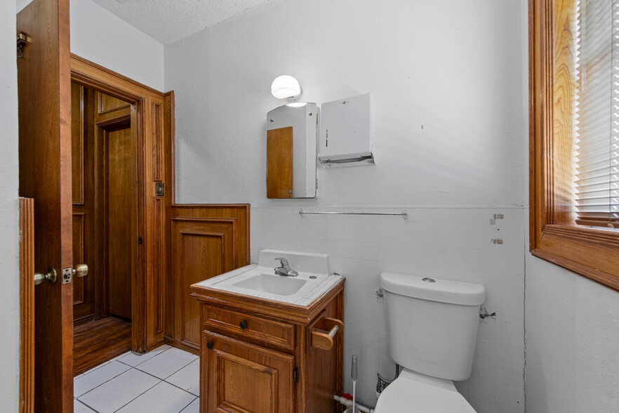 More Photos Of 1618 Pecan Blvd, McAllen General Retail For Sale